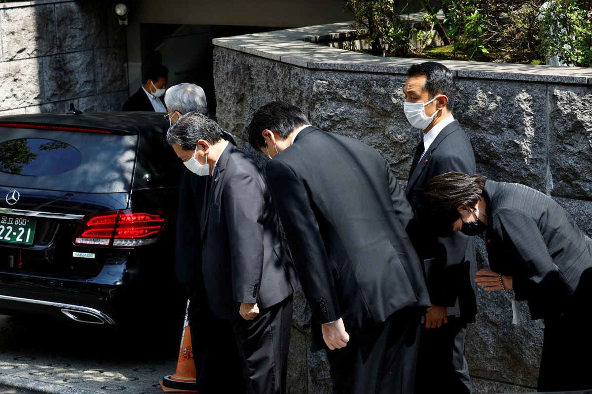 Restos del exprimer ministro Abe llegan a Tokio