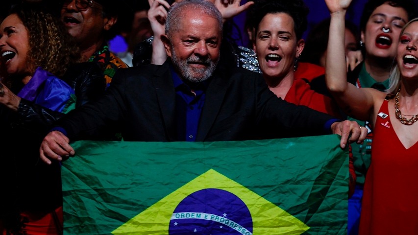 Lula pide el voto para “poner fin a la guerra” de Bolsonaro