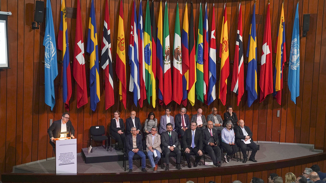 Gobierno colombiano y ELN reanudan mesas de conversaciones